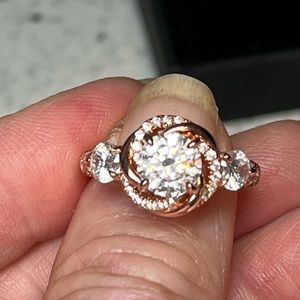 Jeulia brand Floral Round Cut ring. Sterling silver rose gold tone.